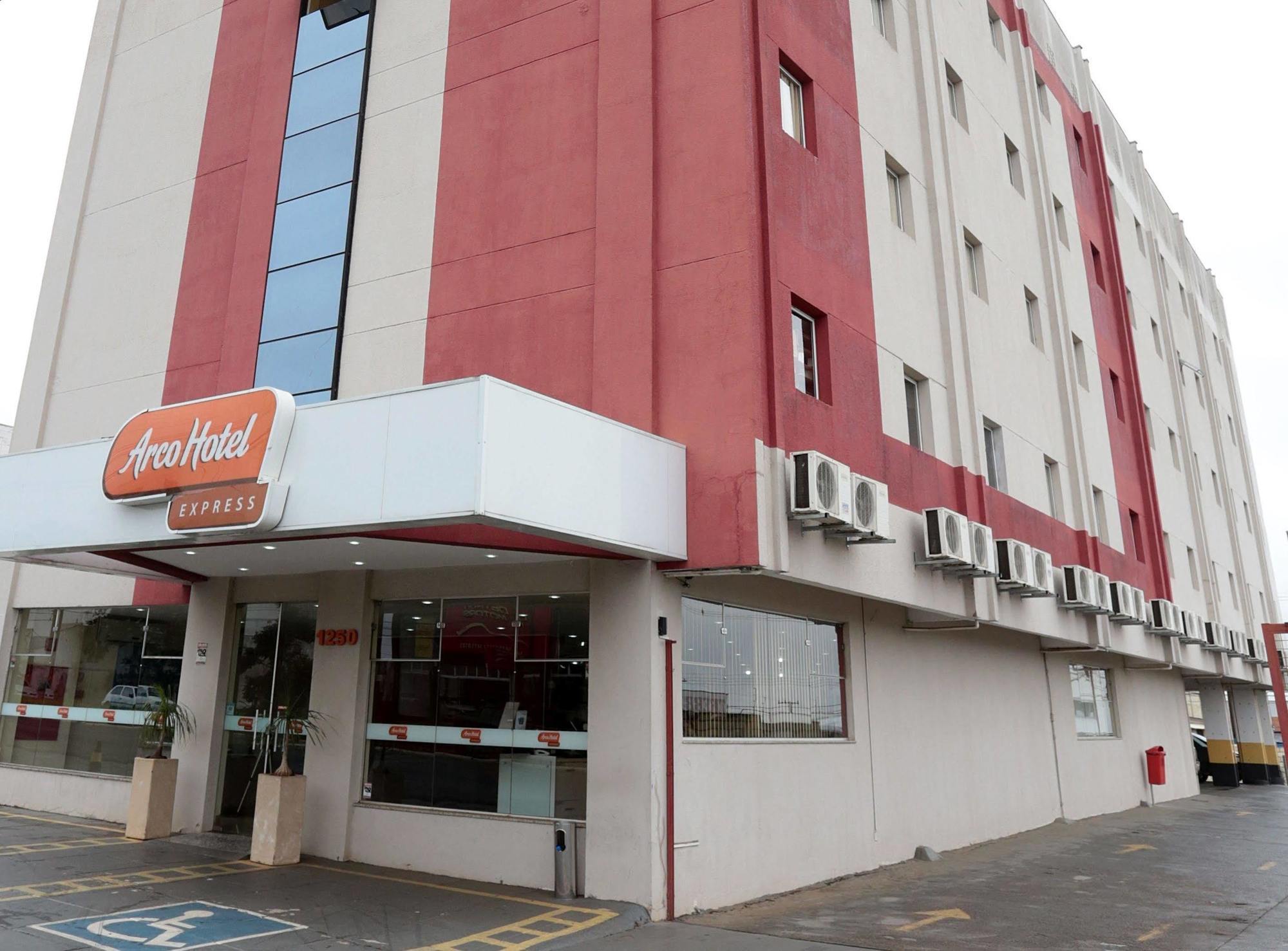 Hotel Dan Inn Sao Carlos By Nacional Inn Exterior foto